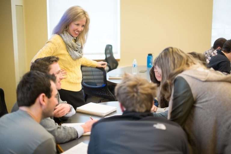 Associate Professor Julie Wayne