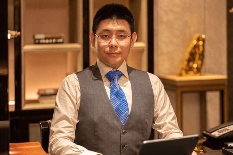 Headshot of William Wang.