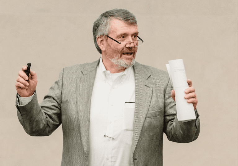 Shannon McKeen speaking on the topic of AI.